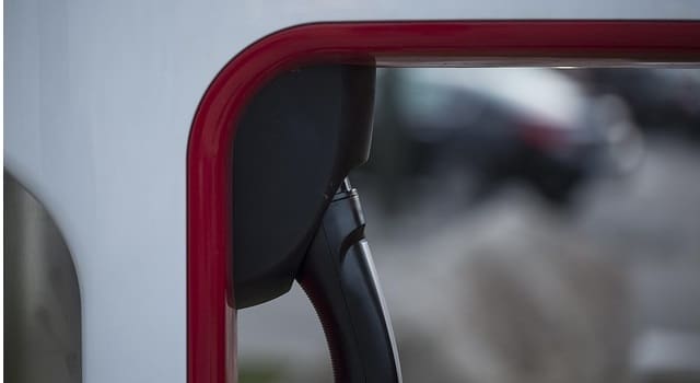 ładowanie auta elektrycznego, raport PIRE, elektromobilność