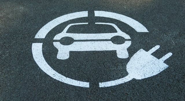 liczba aut elektrycznych w Polsce