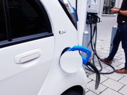 Ile kosztuje 100 km elektrykiem PIRE