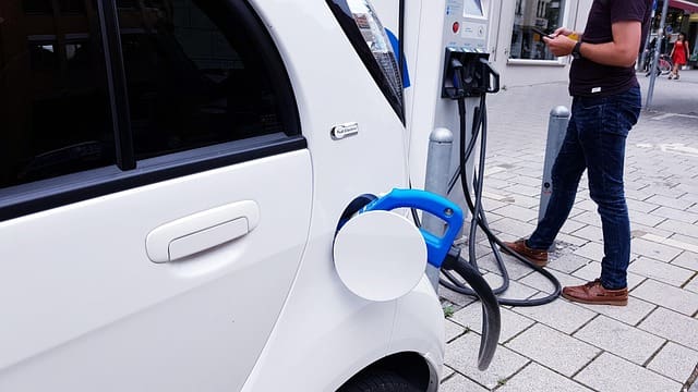 Ile kosztuje 100 km elektrykiem PIRE