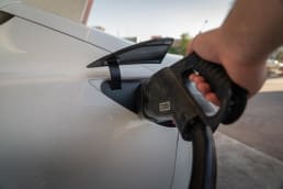 ładowanie auta elektrycznego, program naszeauto, program dopłat do aut elektrycznych