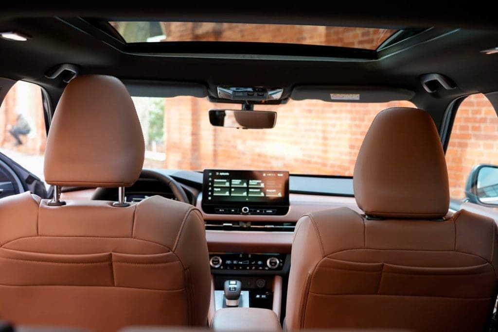 wnętrze mitsubishi outlander phev